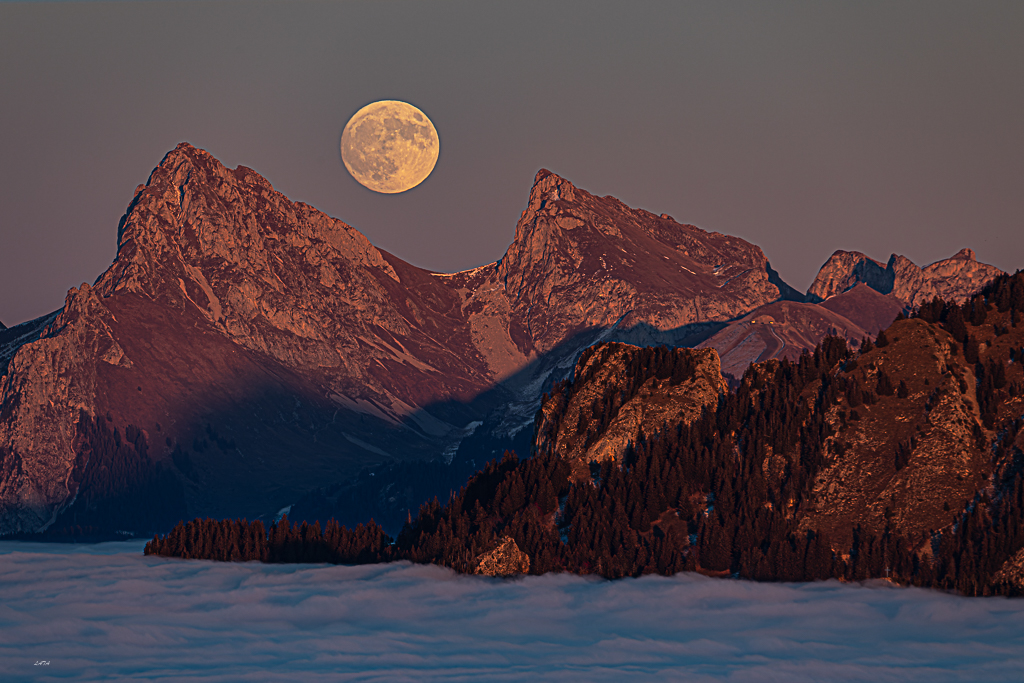 Lever de Lune. Dent d'Oche 3