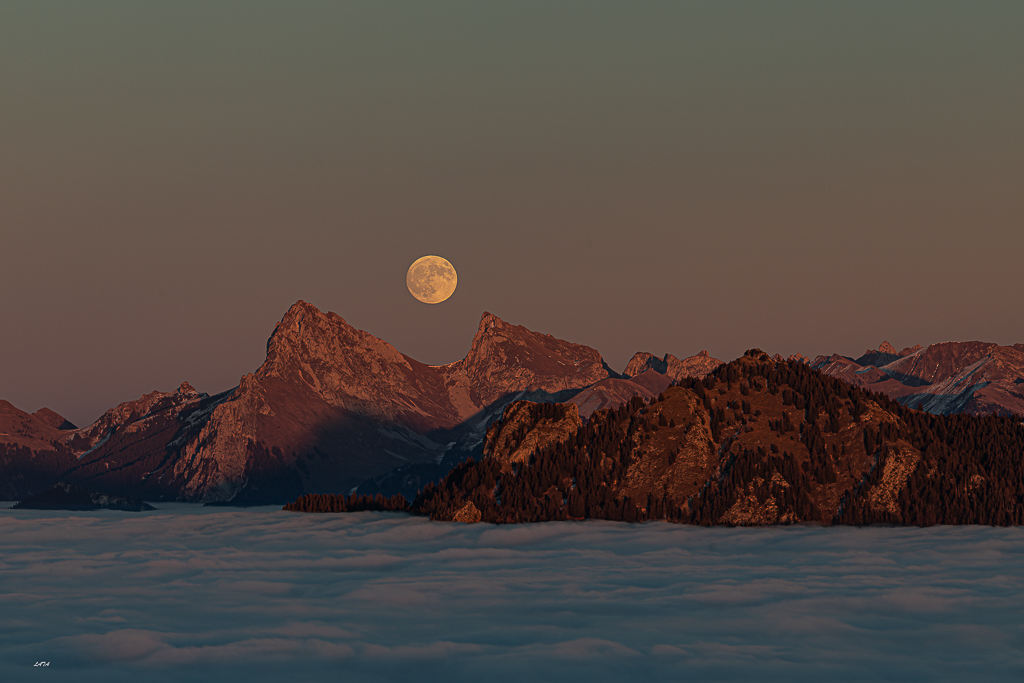 Lever de Lune. Dent d'Oche 1