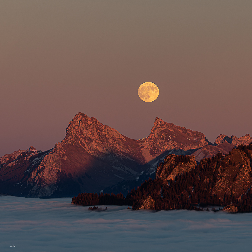 Lever de Lune. Dent d'Oche 5