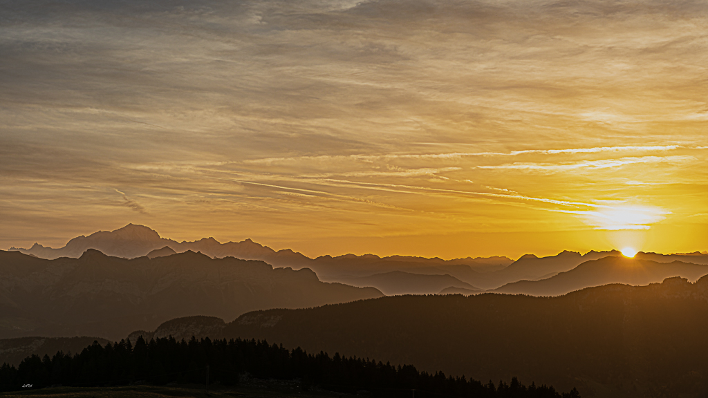 Lever de soleil. Massif du Mont-Blanc 1 