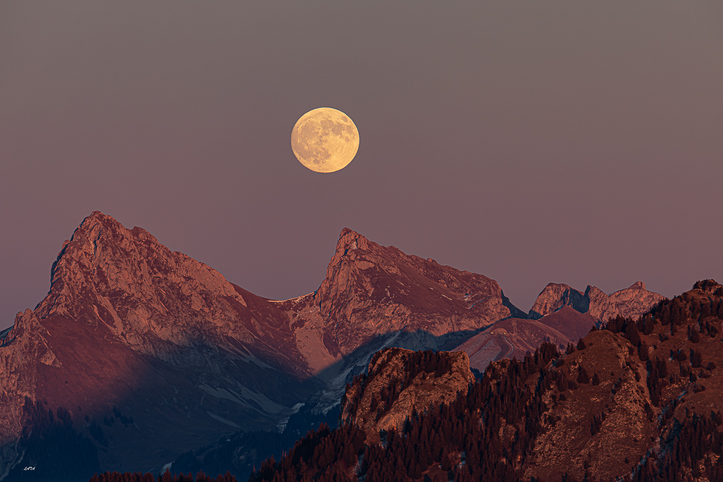 Lever de Lune. Dent d'Oche 2